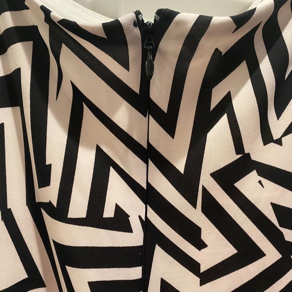 bebe Black and White Zigzag Midi Dress - Picture 5 of 9